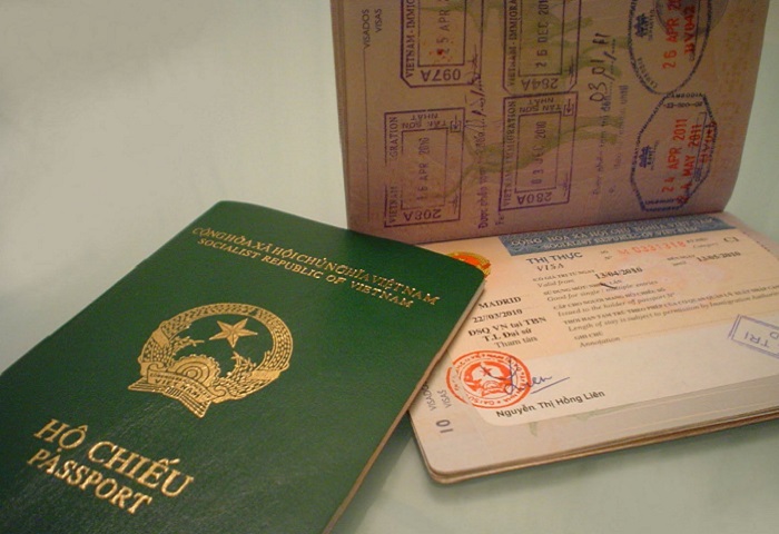Chuẩn bị ảnh chụp hộ chiếu để xác thực tài khoản
